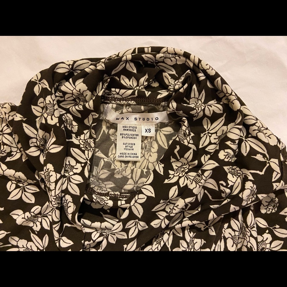 Max Studio skirt - Size XS - Soft & comfy - beautiful with tank top!